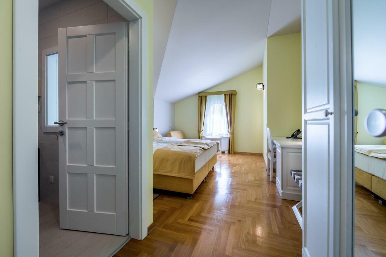 Hotel Domino Abbazia Esterno foto
